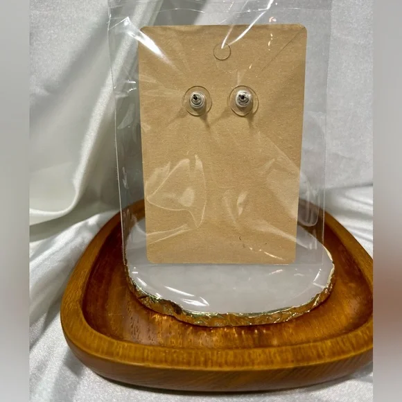 White Single Flower Dangle Boho Earrings - Picture 4 of 5